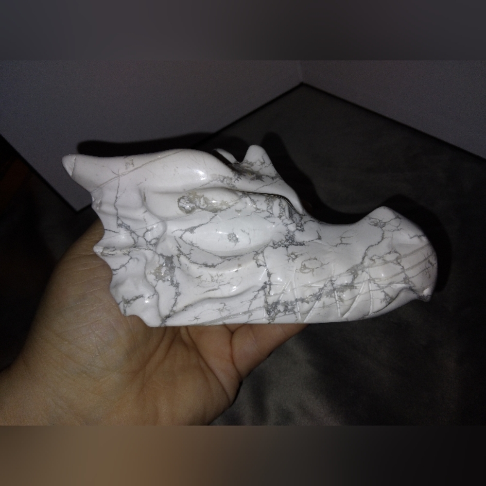 Howlite dragon head carving